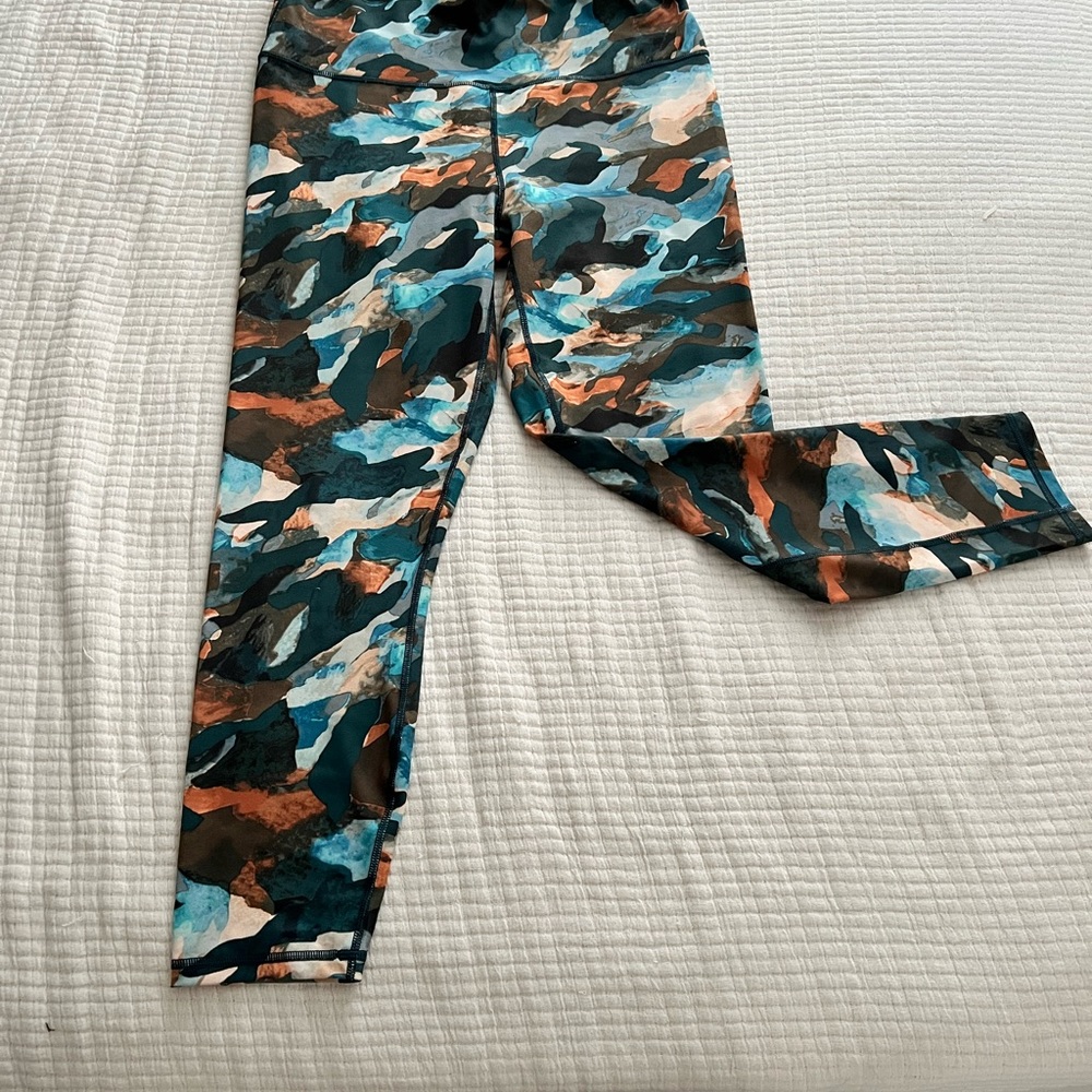 NEW paint brush camo (blue/brown) Define high waisted leggings 7/8 L Fabletics